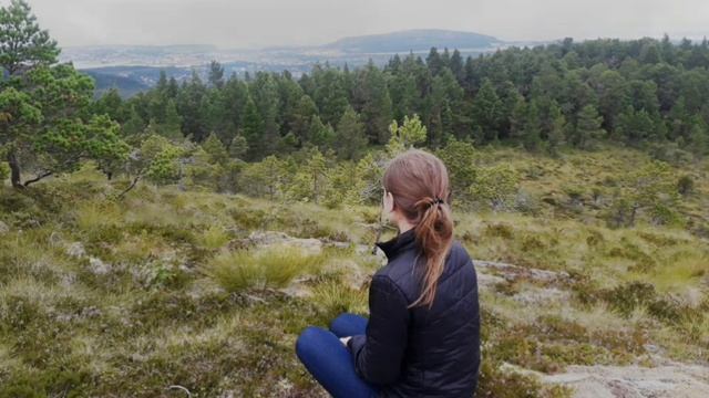 ВСЕ ВАЖНЫЕ ФРАЗЫ ДОЛЖНЫ БЫТЬ ТИХИМИ... / Ок Мельникова / стихи смотреть онлайн