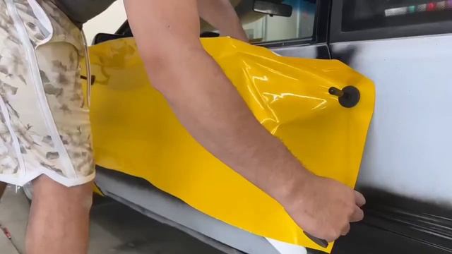 Proses pemasangan sekotlet full body mobil warna kuning смотреть онлайн