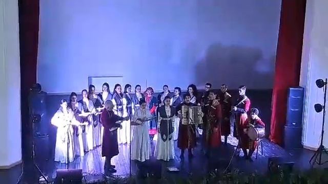 შენა ვინ გკითხავს დიაცო (ფანდური გარმონი დოლი ცეკვა) смотреть онлайн