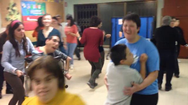 Masterclasse de Zumba amb el Rai i Teatre Ganyotes смотреть онлайн