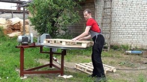 Станок для обрезки углов на поддонах