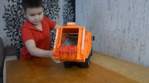 Обзор на мусоровоз фирмы Bruder