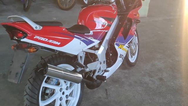 เข้าใหม่ 1 คัน รีวิว Honda NSR 150 SP ชานนท์การช่างภูเก็ต смотреть онлайн