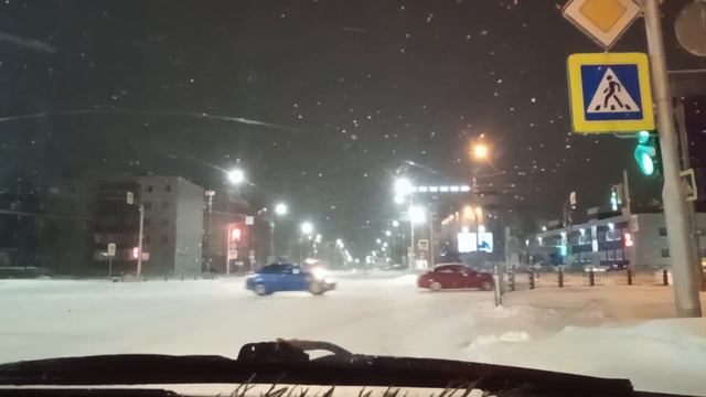 Вечерний город - поем в машине с семьёй. Поем везде) Сургут. river flows in you - река течет в тебе смотреть онлайн