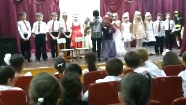 Бабушка и Дедушка (сценка в школе.СОШ √88 1Б класс) смотреть онлайн
