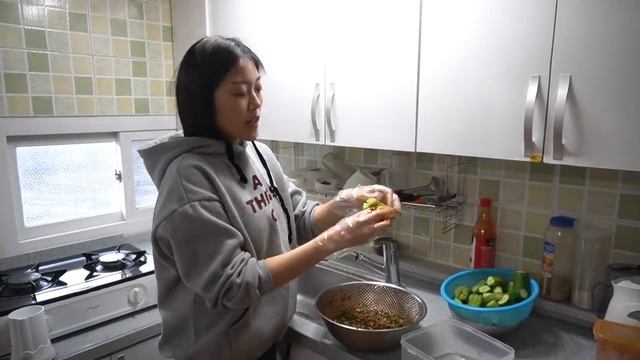 Кореянка Vs Огурец