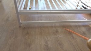 DIY: Upcycle an old crib into a stylish sofa for kids / Делаем стильный диванчик из старой кроватки