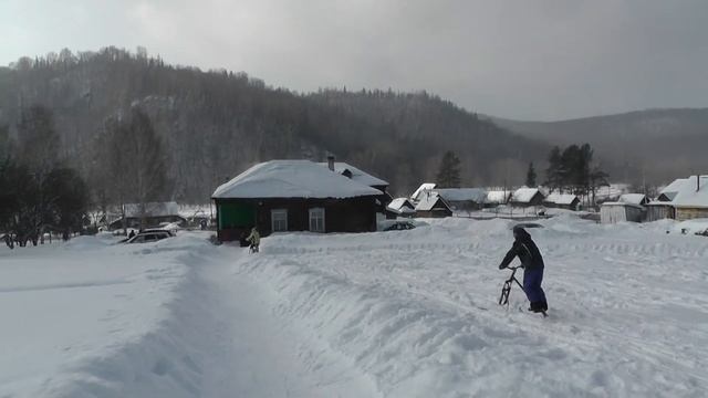 00204.MTS Катание с горы на тюбингах и снегокатах. смотреть онлайн