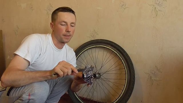 Как легко поменять ТРЕЩЕТКУ (задние звездочки) смотреть онлайн