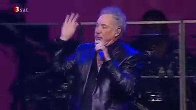 Tom Jones - She's a Lady (AVO SESSION 2009) смотреть онлайн