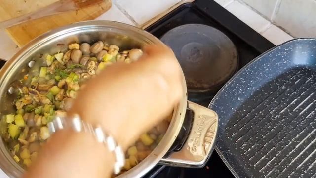 Итальянская паста/Tagliatelles с морскими гадами и кабачком/ Ах, креветки фламбе смотреть онлайн