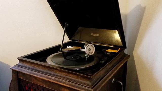 78 RPM: The Revelers - Lady, Play Your Mandolin смотреть онлайн