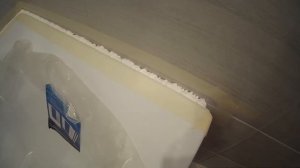 Как убрать большую щель между ванной и плиткой