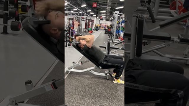 Французский жим с гантелями на наклонной скамье смотреть онлайн