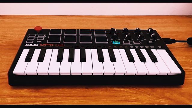 Akai MPK Mini MK2 I Sound Demo/Loop Song смотреть онлайн