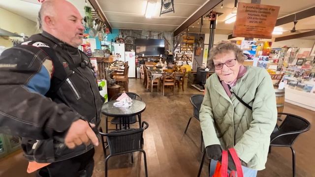 Singles Only! Nugget's Excellent High Country Motorcycle Adventure смотреть онлайн