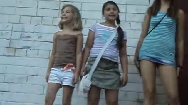 Девочки поют песню Ария-Засыпай смотреть онлайн