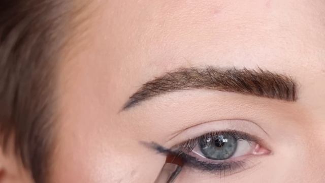 My New Favorite Winged Eyeliner Technique | Winged Eyeliner Tutorial for Beginners смотреть онлайн