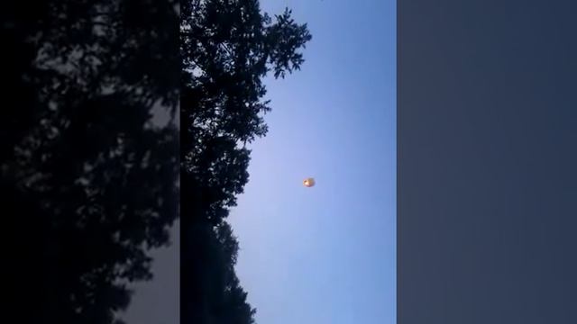 МАССОВЫЙ ЗАПУСК НЕБЕСНЫХ ФОНАРИКОВ г.МОСКВА 1 ИЮНЯ 2012 смотреть онлайн