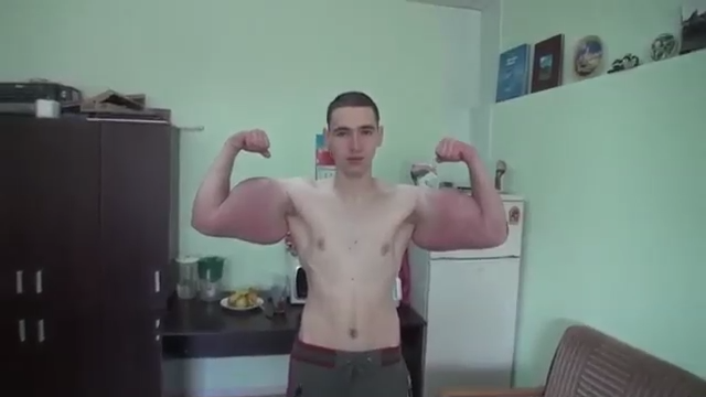 Россиянин накачал чудовищные мышцы синтолом смотреть онлайн