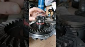Редуктор мотоцикла Урал. Сборка игольчитого подшипника