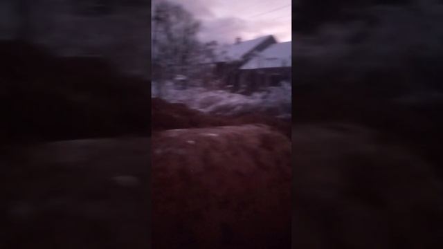 выкапывает большую бочку