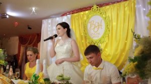 На свадьбе Невеста читает стих Матерям