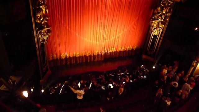 Music at Her majesty's theatre смотреть онлайн