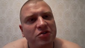 Мужская раздевалка в качалке - ОДИН МАШЕТ ЧЛЕНОМ, ДРУГОЙ ФОТКАЕТ СВОЮ ПОПКУ