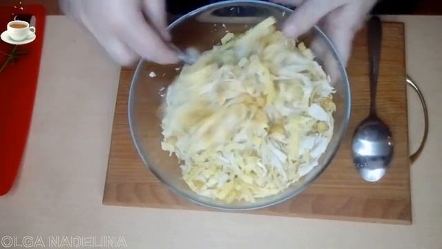 обалденный быстрый салат КУРИЦА,КУКУРУЗА,ЯИЧНЫЕ БЛИНЫ это очень вкусно и сытно смотреть онлайн