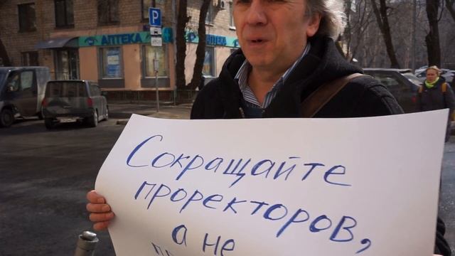 Andrey Oleynikov piсket near RSUH building смотреть онлайн