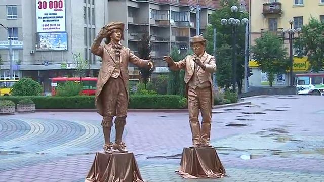 Living Statues - Contrast