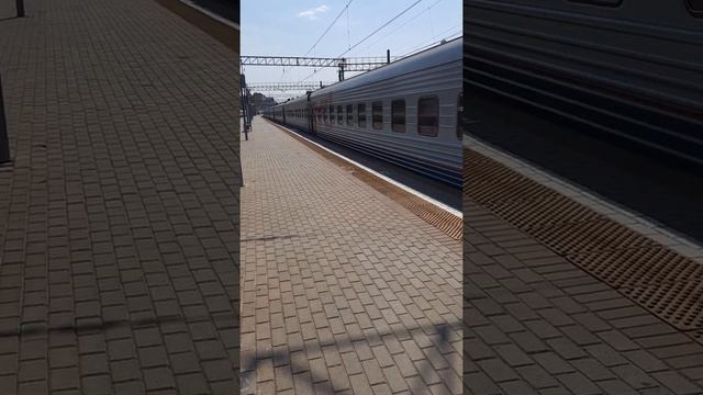 Электровоз ЭП2К-244 (ТЧЭ-6) со скорым поездом 16 сообщением Москва-Архангельск смотреть онлайн