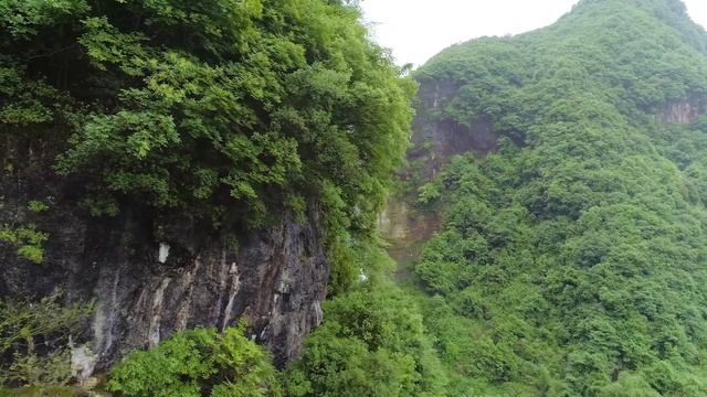 Белый шум водопада с музыкой смотреть онлайн