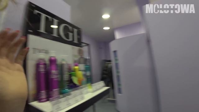 БЕШЕНЫЙ ТРЕШ САЛОН ? ХАМСТВО И АНТИСАНИТАРИЯ / Треш-обзор салона красоты в Москве смотреть онлайн