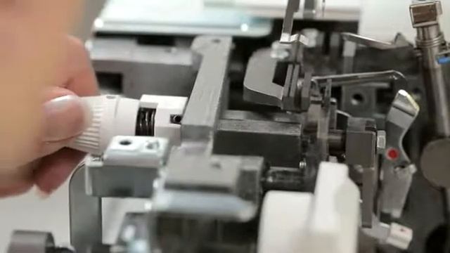 Overlock BERNINA L450 und BERNINA L460 Pflege смотреть онлайн