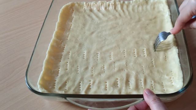 👌YİYENLERİN HAYRAN KALDIĞI ELMALI TART TARİFİ NASIL YAPILIR? BORCAMDA ELMALI TURTA TARİFİ смотреть онлайн