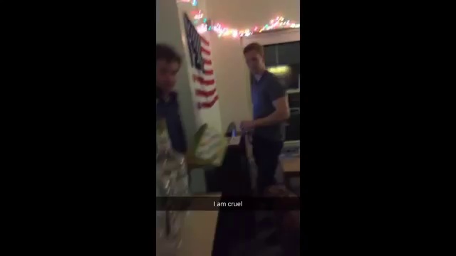 Пугливый сосед по комнате смотреть онлайн