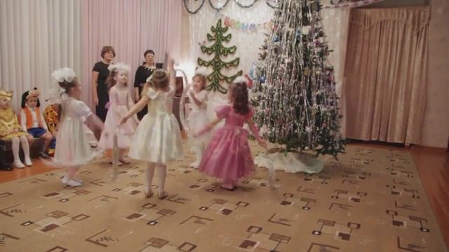 Танец снежинок д с № 10 г Сатка смотреть онлайн