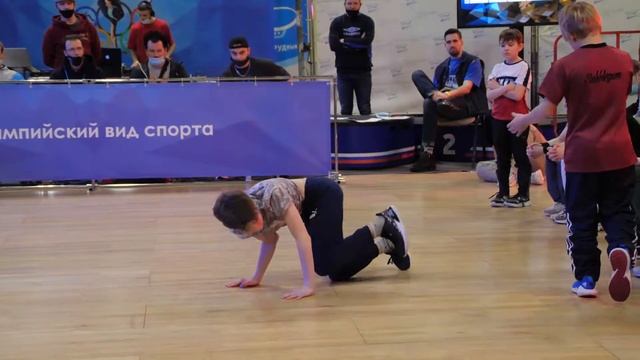 final 11-13 bboy Движок vs Bubble Gum - брейкданс чемпионат г.Долгопрудный 2021 смотреть онлайн