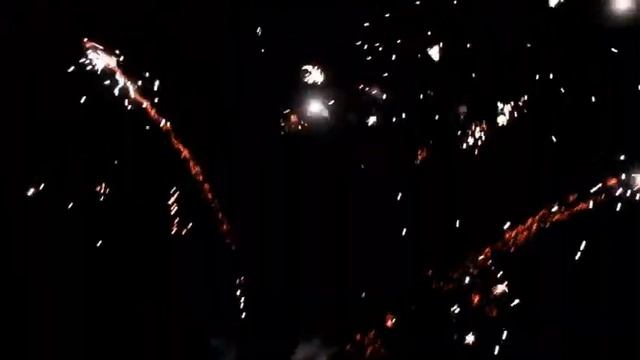 Салют у бабушки в Никольском, 1 января 2016 года. смотреть онлайн