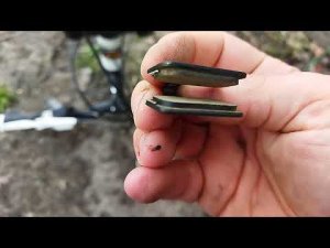 Замена колодок в гидравлических велосипедных тормозах.