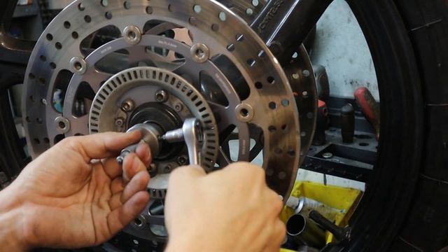 Балансуємо колеса мотоцикла смотреть онлайн