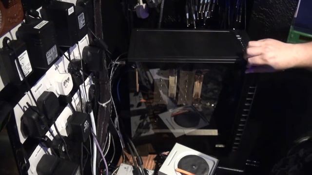 AORUS GeForce® GTX 1080 Ti Xtreme Edition 11G Unboxing смотреть онлайн