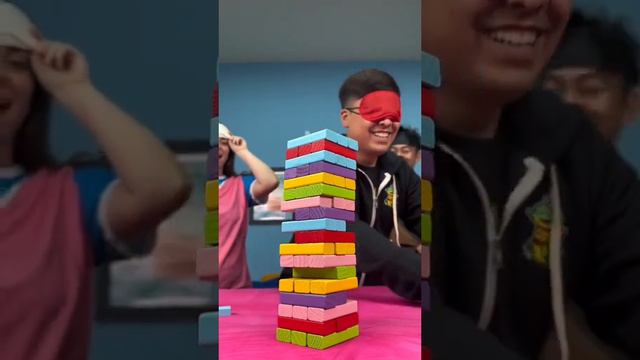 Playing Blindfolded Jenga! смотреть онлайн