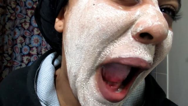 Valentine's Day Special -UGUISU POO ILLUMINATING FACE MASK смотреть онлайн