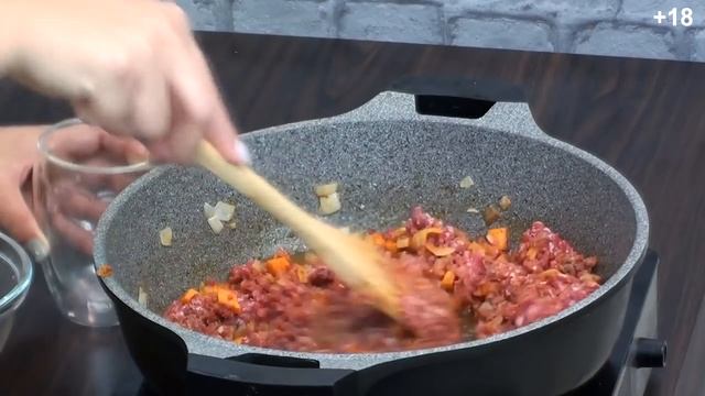 Новозеландский Пай, вкуснейшее рагу с мясом и слоеное тесто. Простой рецепт. смотреть онлайн
