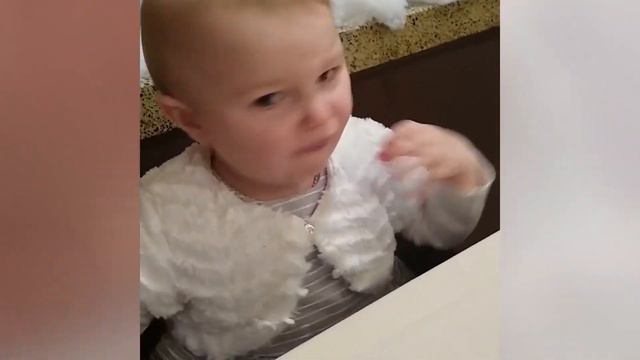 Bebes probando LIMÓN смотреть онлайн
