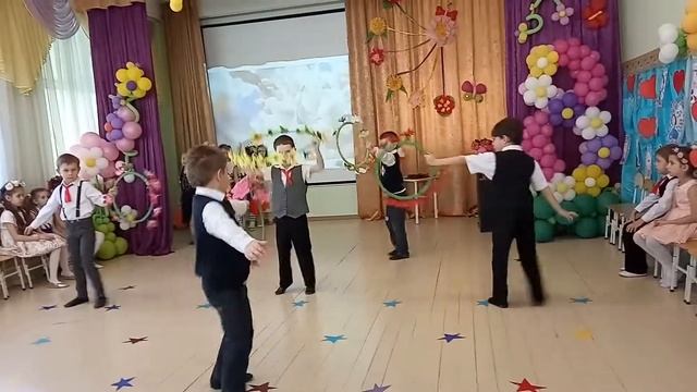 Поздравление для Мам! Детский сад 140, группа Лучики смотреть онлайн