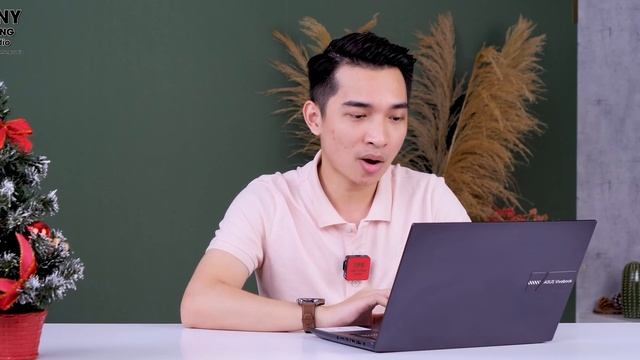 Con laptop này 22 triệu ??? Ủa ASUS đang làm gì vậy ??? смотреть онлайн